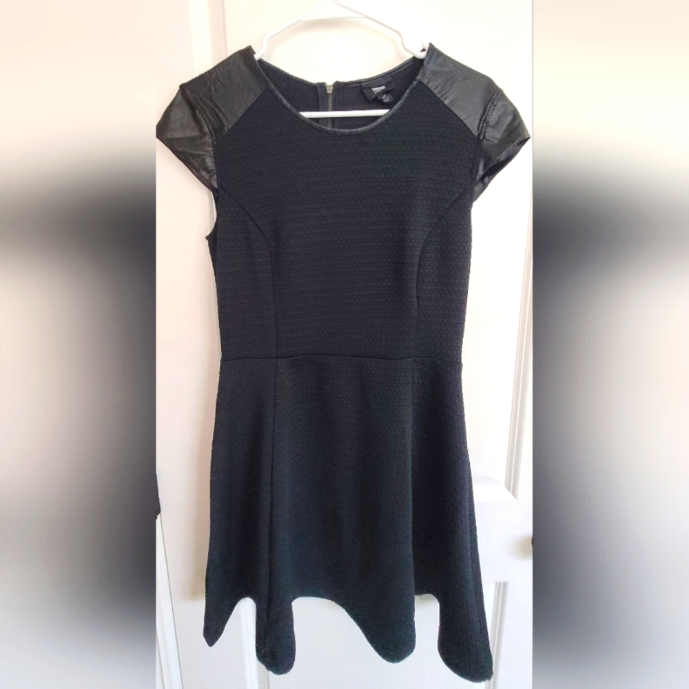 Elegant Black Cap Sleeve Dress